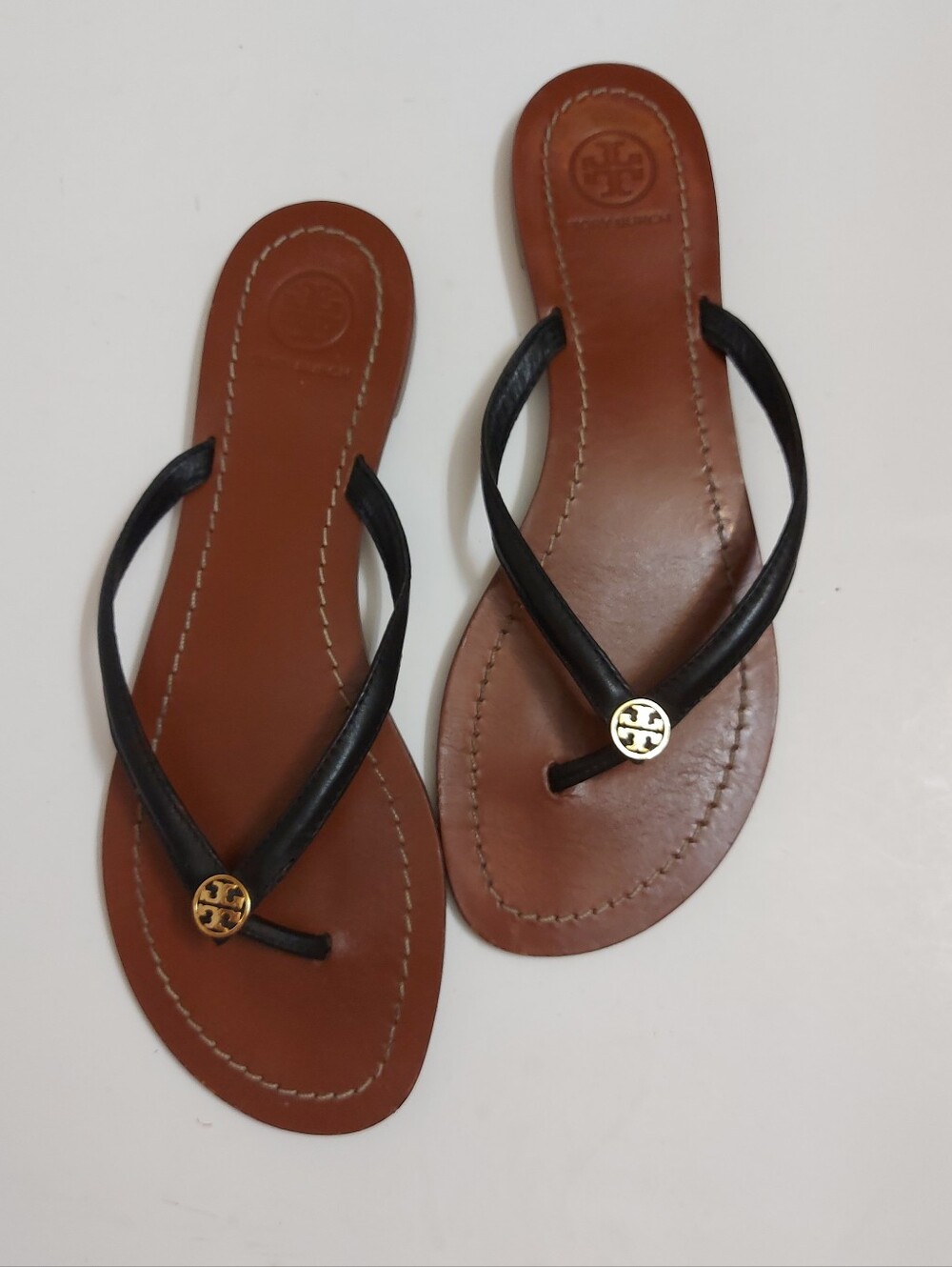 Tory Burch Black Leather Thong Sandals with Brown Footbed Size 7.5